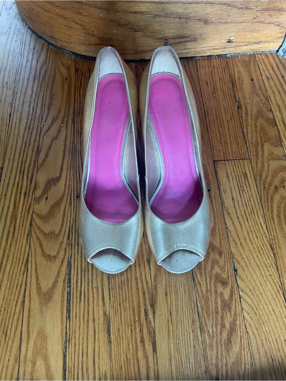 Lilly Pulitzer "Resort Chic" Peep Toe Wedges in metallic gold Women’s Sz 8.5